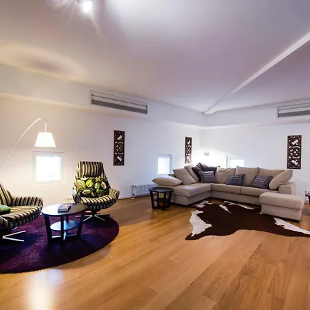Aalto Toeoeloe Apartman *